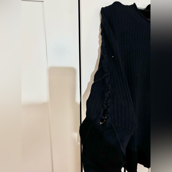 π VERO MODA lace up bell sleeve long sleeve top - Picture 3 of 5